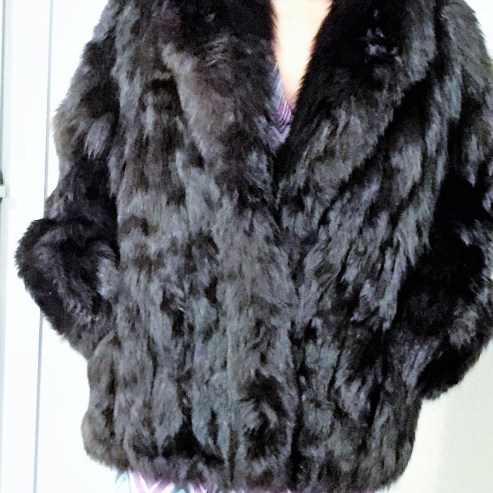Woodan Fur House Black mid-length Fox Fur